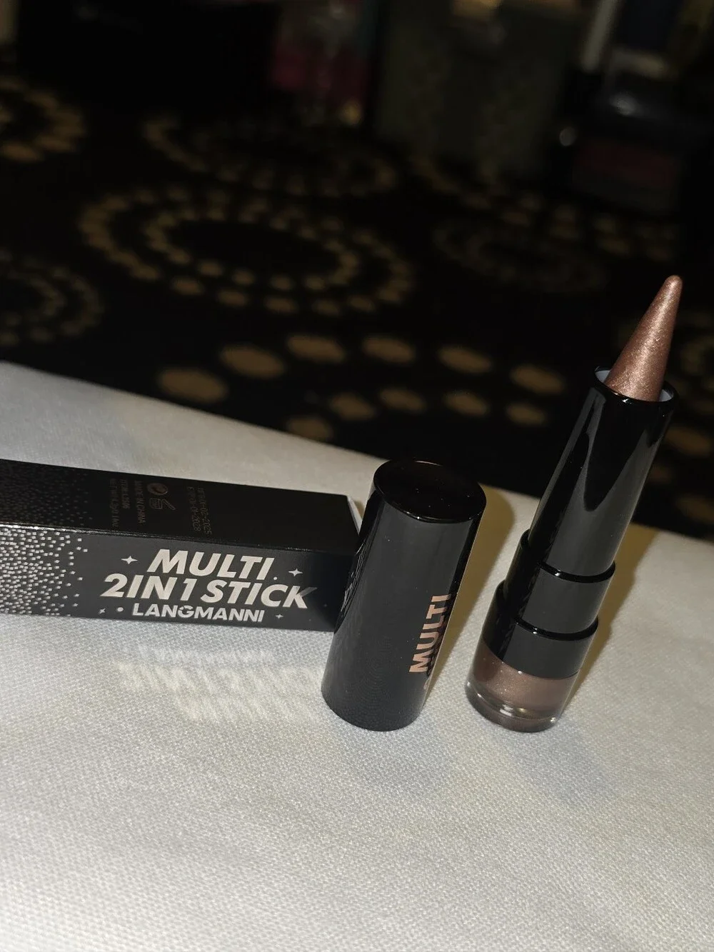2-in-1 Bronze Whisper Gradient Eyeliner & Eyeshadow Stick